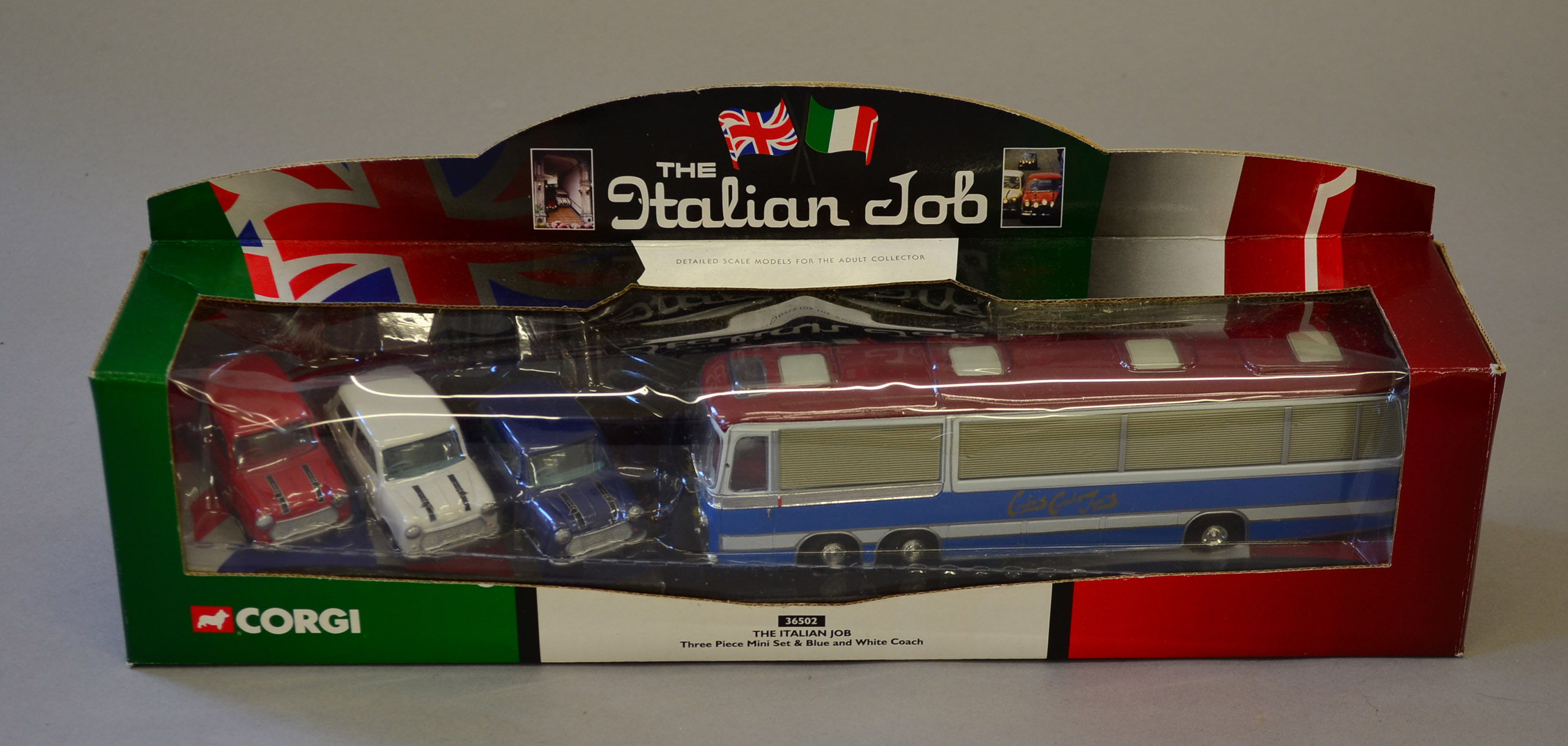 Classics No.36502 The Italian Job Three Piece Mini Set & Blue and White Coach. Appears M,