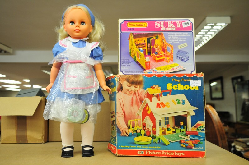 A vintage talking Alice in Wonderland 