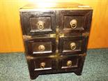 A good quality wooden chest with inlaid brass detail, 29cm x 23cm x 20cm