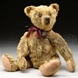 PRECIOUS AND EARLY STEIFF CENTER SEAM BEAR WITH BUTTON AND PROVENANCE. Darling circa 1915 Steiff