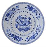 A CHINESE PORCELAIN BLUE AND WHITE CHARGER, QIANLONG (1736-1795) painted with a central bowl with