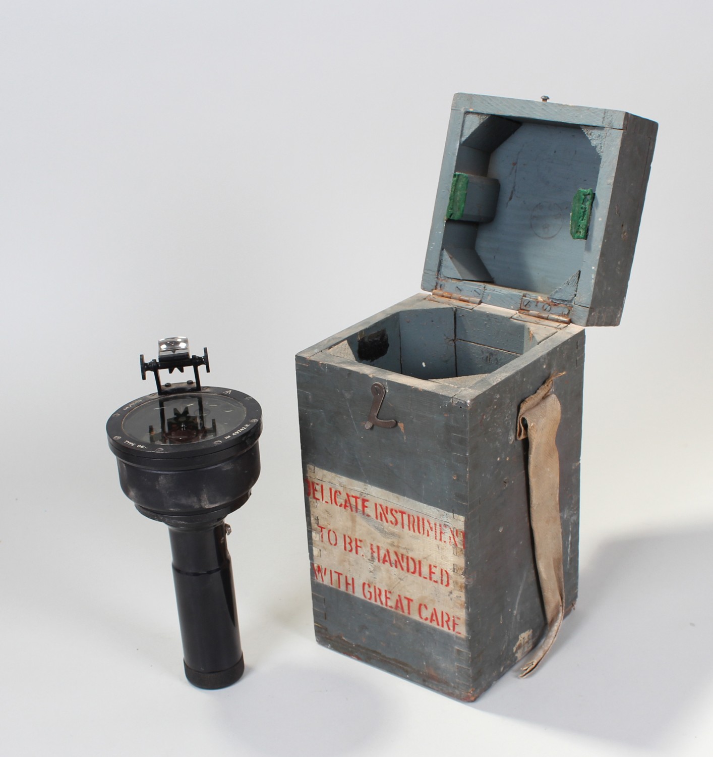 WWII Naval/RAF Hand Bearing Compass Type 06A, arrow mark 6A/1248, with