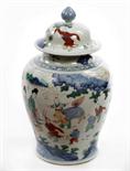 A LARGE CHINESE FAMILLE VERTE JAR AND COVER, 
decorated with children at play and adult figures on