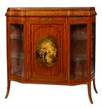 A VERY FINE EDWARDIAN SERPENTINE SHAPED SATINWOOD CABINET, profusely decorated with flowers and