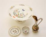 A COLLECTION OF MISCELLANEOUS CERAMICS, 
including a Capodimonte ewer, an Aynsley cake dish, an