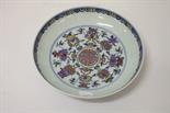 A SMALL CHINESE PORCELAIN DISH, 
decorated with stylized flowers, bares 6 character mark to base,