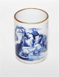 A SMALL CHINESE BLUE AND WHITE CYLINDRICAL PORCELAIN BRUSH POT,
decorated with a woman by a tree,