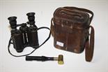 A PAIR OF WORLD WAR I FIELD BINOCULARS, 
by Ross of London, in leather case, together with a small