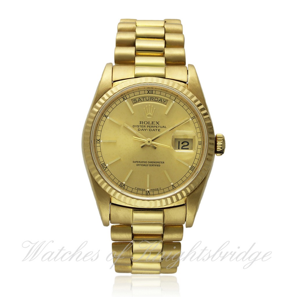A GENTLEMAN`S 18K SOLID GOLD ROLEX OYSTER PERPETUAL DAY DATE BRACELET WATCH CIRCA 1990, REF.