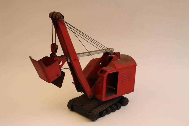 A TRIANG CRANE/EXCAVATOR WITH MECHANICAL MOVEMENT OF JIB AND BUCKET