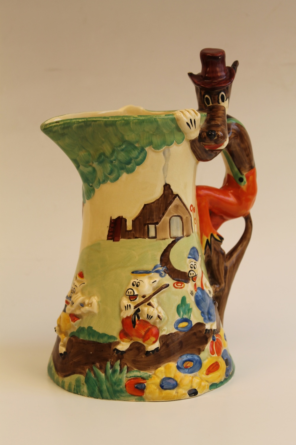 A WADE HEATH "BIG BAD WOLF AND THE THREE LITTLE PIGS" MUSICAL JUG, H. 26 cm
