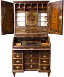 Venetian Trumeau 200 x 130 x 160 cm ca. 1730 venetian 18th century two corps walnut marquetery. Top