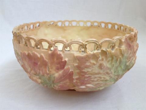 Royal Worcester fruit bowl, moulded leaves decoration against a ... Royal Worcester fruit bowl, moulded leaves decoration against a ...