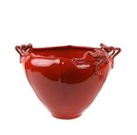 VASO CENTROTAVOLA IN CERAMICA ROSSA Mirta Morigi, Faenza 2002 decorato con rane sul bordo 24x35x26