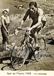 Coppi, Fausto (1919-1960).  Cartolina (cm 15 x 10) con dedica e firma autografa ad un’ammiratrice