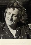 De Filippo, Titina (1898-1963).  Fotografia (cm 18 x 13) con firma autografa dell’attrice teatrale