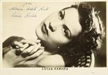 Lollobrigida, Gina (1927).  Dedica ‘con simpatia’ e firma autografa su cartolina (cm 15 x 10) dell’
