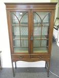 Good quality Edwardian Sheraton Revival inlaid show cabinet on raised supports, all above 2 short