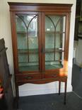 Good quality Edwardian Sheraton Revival inlaid show cabinet on raised supports, all above 2 short