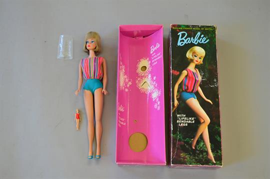 Mattel Barbie Doll 1070 With Ash Blonde Short Hair Side