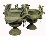 QUATTRO FIORIERE DA GIARDINO Produzione industriale recente Bronzo 79x80x51 cm. Stato di