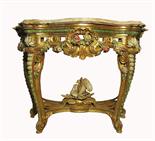 COPPIA DI CONSOLLE INTAGLIATE CON TEMA DI FIORI E UCCELLI Produzione italiana (Venezia?), 1730-