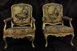 COPPIA DI POLTRONE IN STILE LUIGI XV CON TAPPEZZERIA SCENICA AUBOUSSON Produzione francese, 1755-