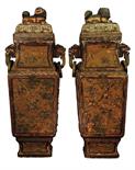COPPIA DI GIARE ORNAMENTALI CINESI ISTORIATE Produzione di Canton, II metà del XIX secolo Legno,