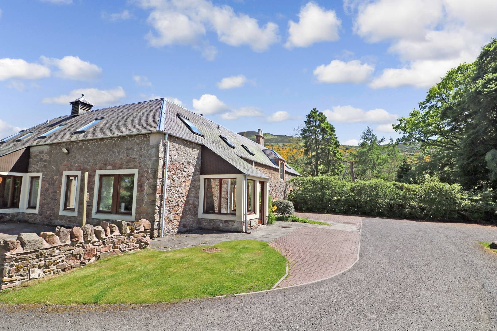 Eildon Melrose Holiday Cottages and Log Cabins