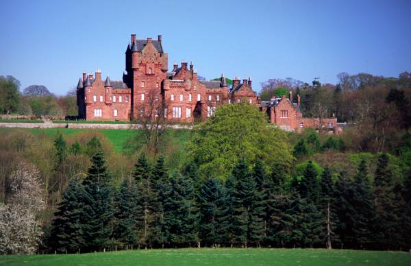 Image of An interesting circular including a section of the Berwickshire Coastal Path and an Old Post Road that leads you to the attractive settlement of Ayton. You will pass an old mill by the Eye Water, a river that powered 13 corn mills, 2 textile mills and 1 paper mill. The number of corn mills is indicative of the fact that arable farming is common in Berwickshire.