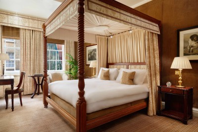 The Rubens at the Palace luxury fourposter bed