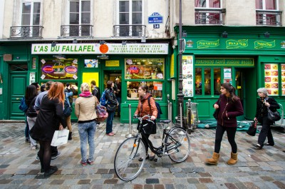 le Marais and the always busy fallafel store