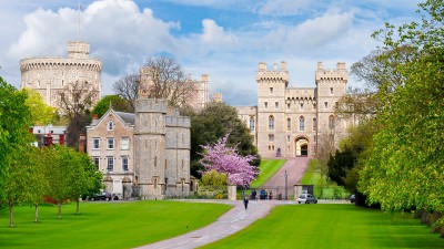 Evan Evans Royal Palaces Tour Windsor Cast