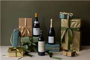 Lay & Wheeler Big Bottle Christmas Case