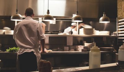 8 initiatives où ce sont les réfugiés qui nous apprennent des choses (et pas le contraire)
