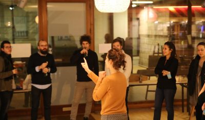 5 choses à faire quand on est tout seul à un événement qu’on a organisé (et que le buffet est prévu pour quinze)