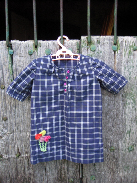 vestido de niña Vestido para niña (Burda Style 06/2010, modelo 149)