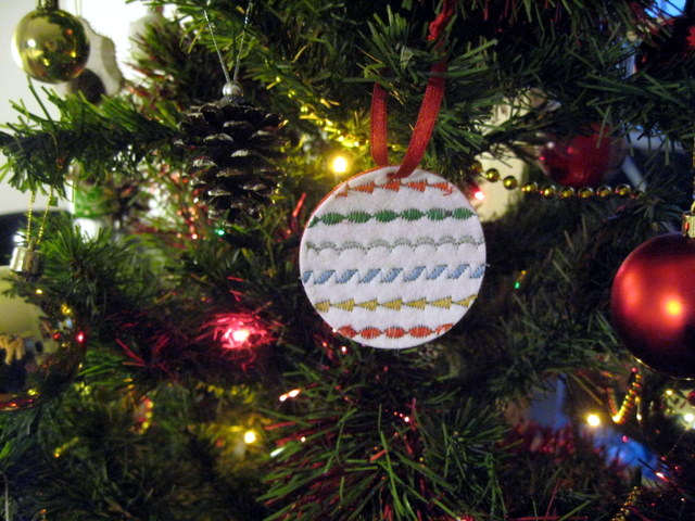 decoración árbol Navidad fieltro Decoración navideña: bolas para el árbol con fieltro