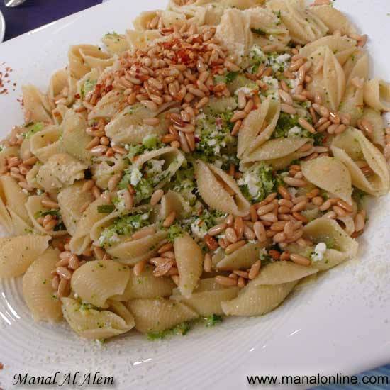 مكرونة مع صلصة البروكلي