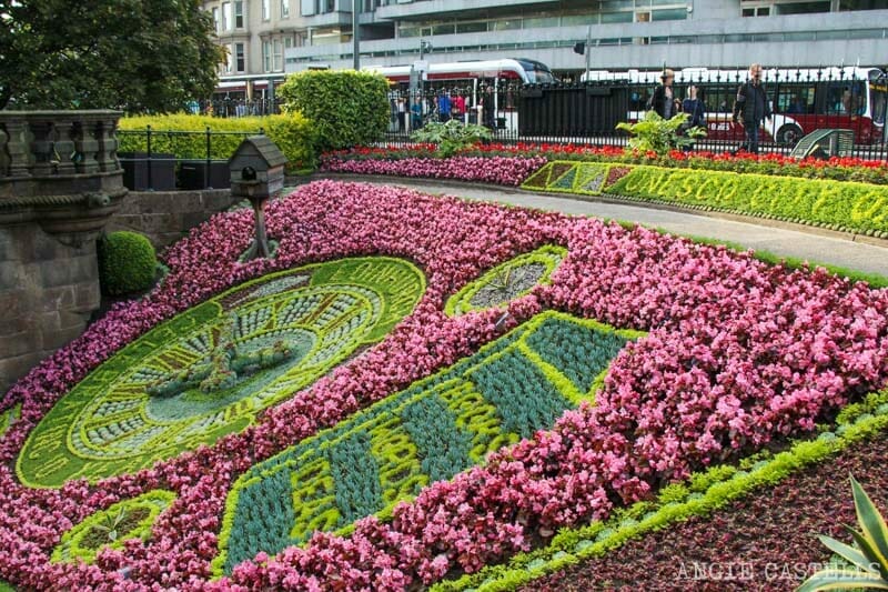 Visitar Edimburgo en primavera - El reloj floral de los jardines de Princes St
