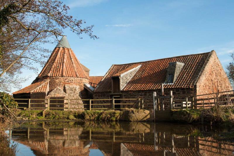 Dónde se rodó Outlander en Escocia - Preston Mill