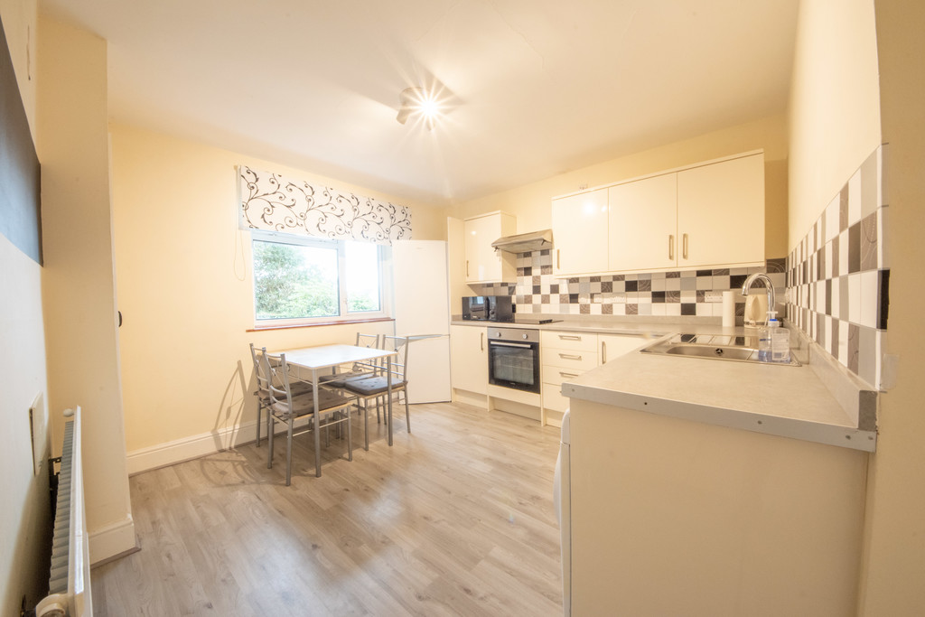 2 Bedroom Detached House For Sale Alexanders