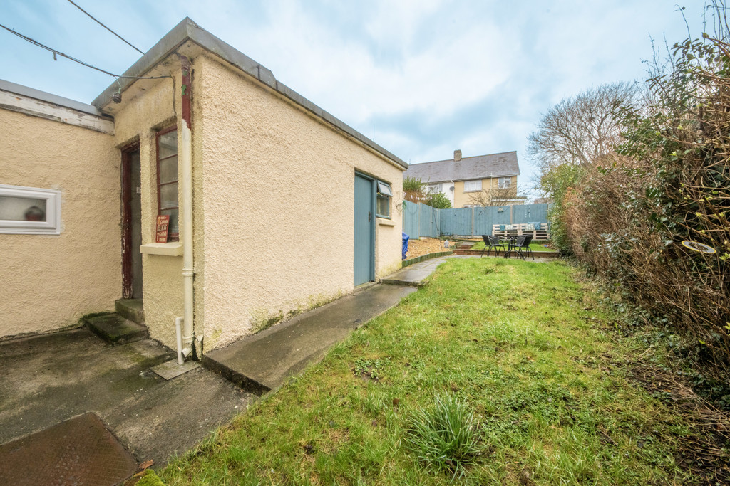 3 Bedroom Mid Terraced House For Sale Alexanders