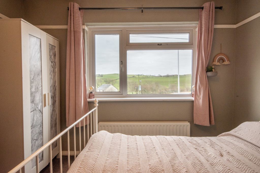 3 Bedroom Mid Terraced House For Sale Alexanders