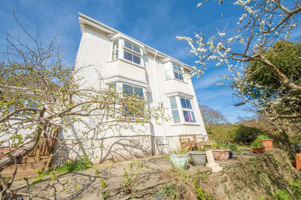 3 Bedroom Detached House For Sale Alexanders