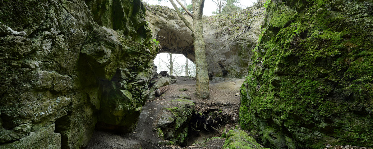 Tmaň, Pravěké hradiště Kotýz a okolní jeskyně s archeologickými nálezy