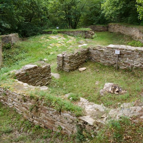 Castle core, taken from north. Kitchen (in front), palace corner (left). 