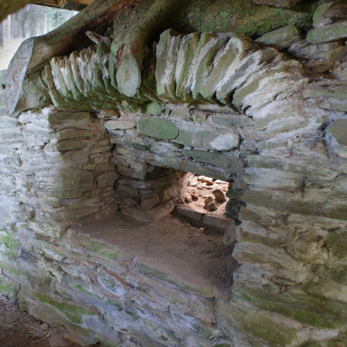 View of a niche in channel leading to the cooling area. 