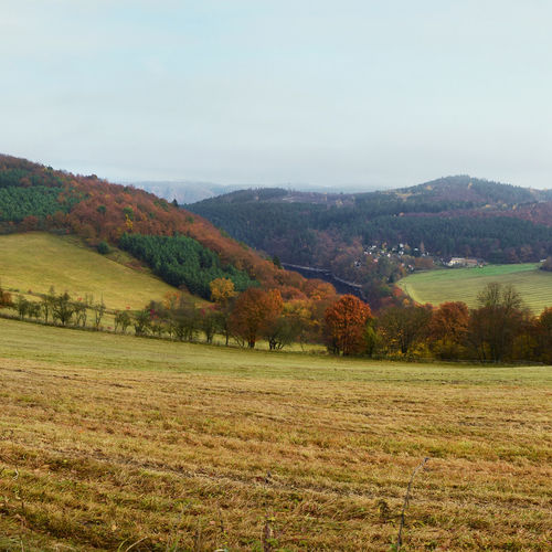 Panoramatický pohled na vrcholy oppida.