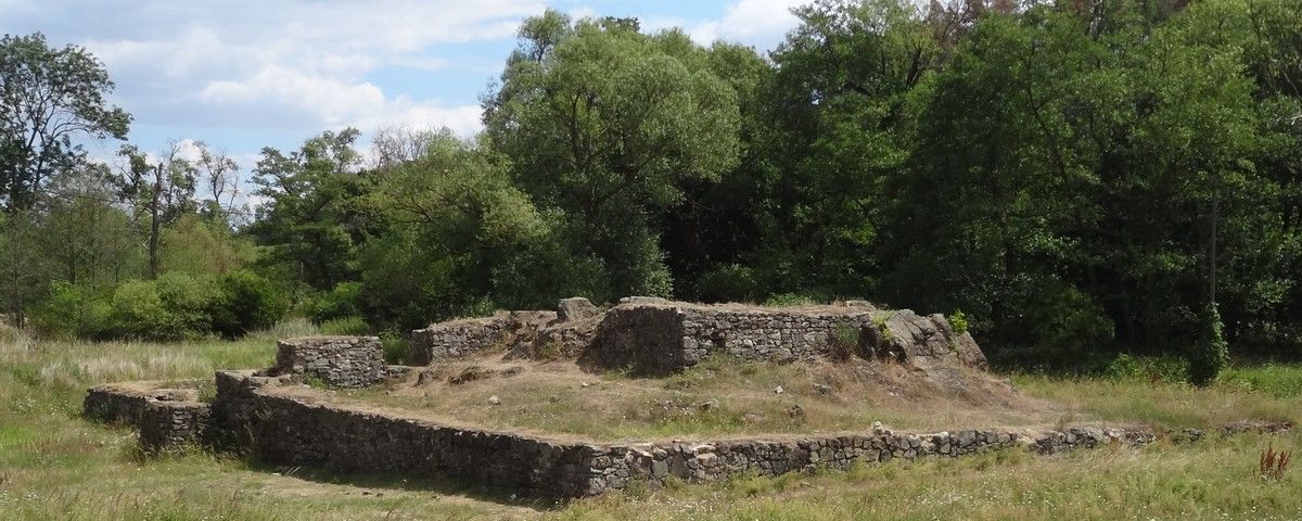 Hrotovice, Zaniklá středověká vesnice Mstěnice